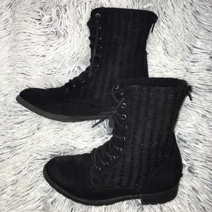 Justice black lace up boots 👧🏻